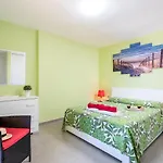 2m Parque La Reina Elegant View 公寓 *