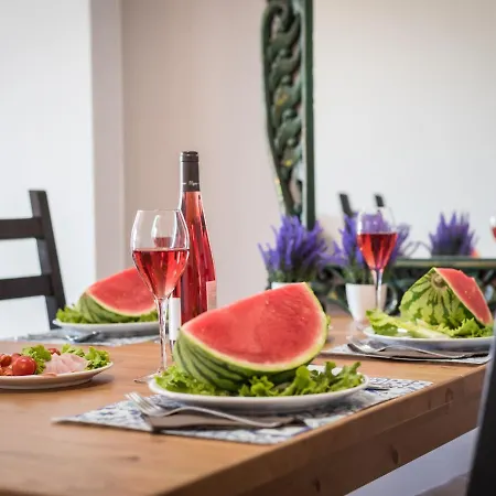 2m Parque La Reina Elegant View Apartment